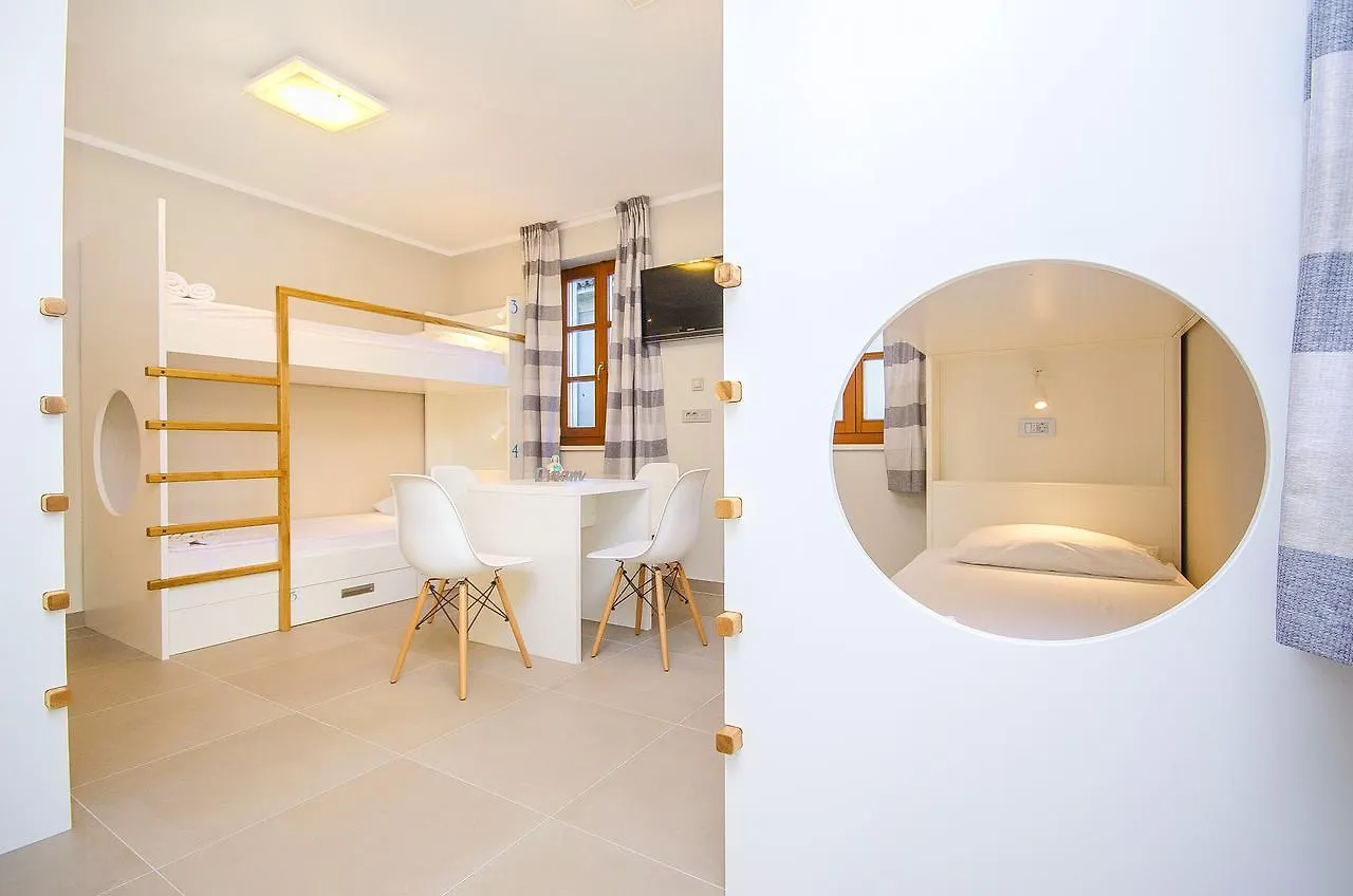 Hostel Dvor Split